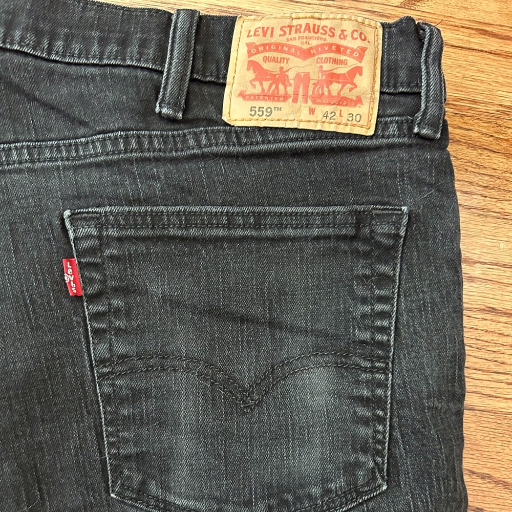 Levi’s Men's 559 Relaxed Straight Jeans                     Size 42 Inseam 30